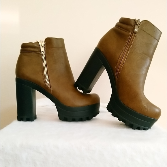 Boots - Picture 2 of 3